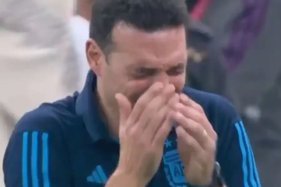 El llanto de Lionel Scaloni tras la definición por penales que consagró campeón mundial a la selección argentina