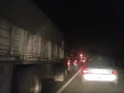 No se cumple la restricción de la circulación de camiones