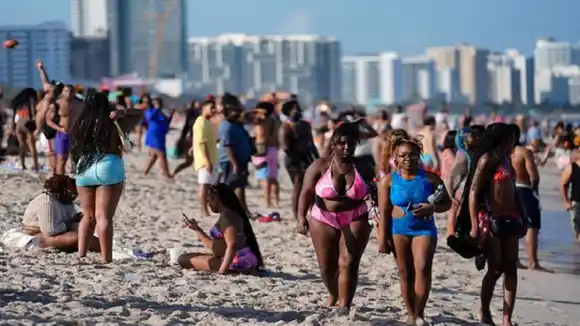 TOQUE DE QUEDA EN MIAMI: el «Spring break» es la causa de esta inusual medida