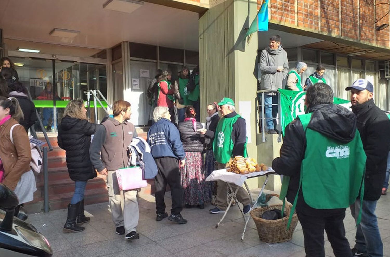 Reclamo en el Materno: "Faltan tubos de oxígeno para los traslados"