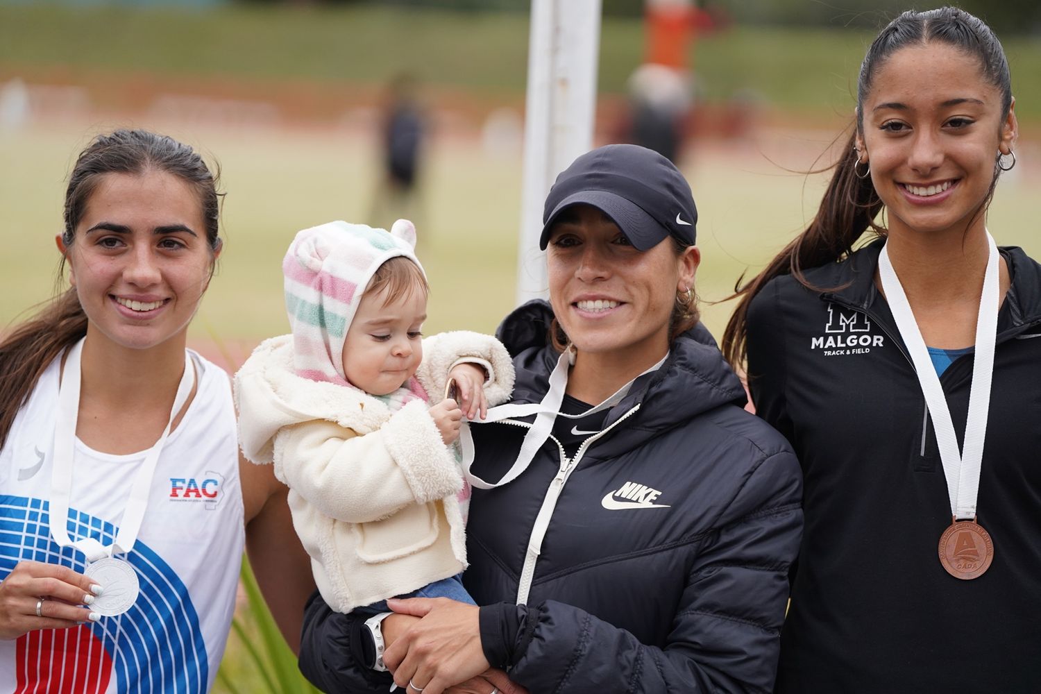 Belén Casetta ganó los 3.000 metros con obstáculos y Joaquina Dura fue tercera. (Foto: Alejandro Salgado)