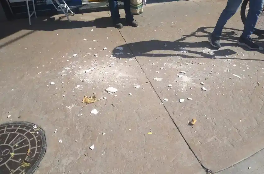 Se volvió a desprender una mampostería en la ciudad