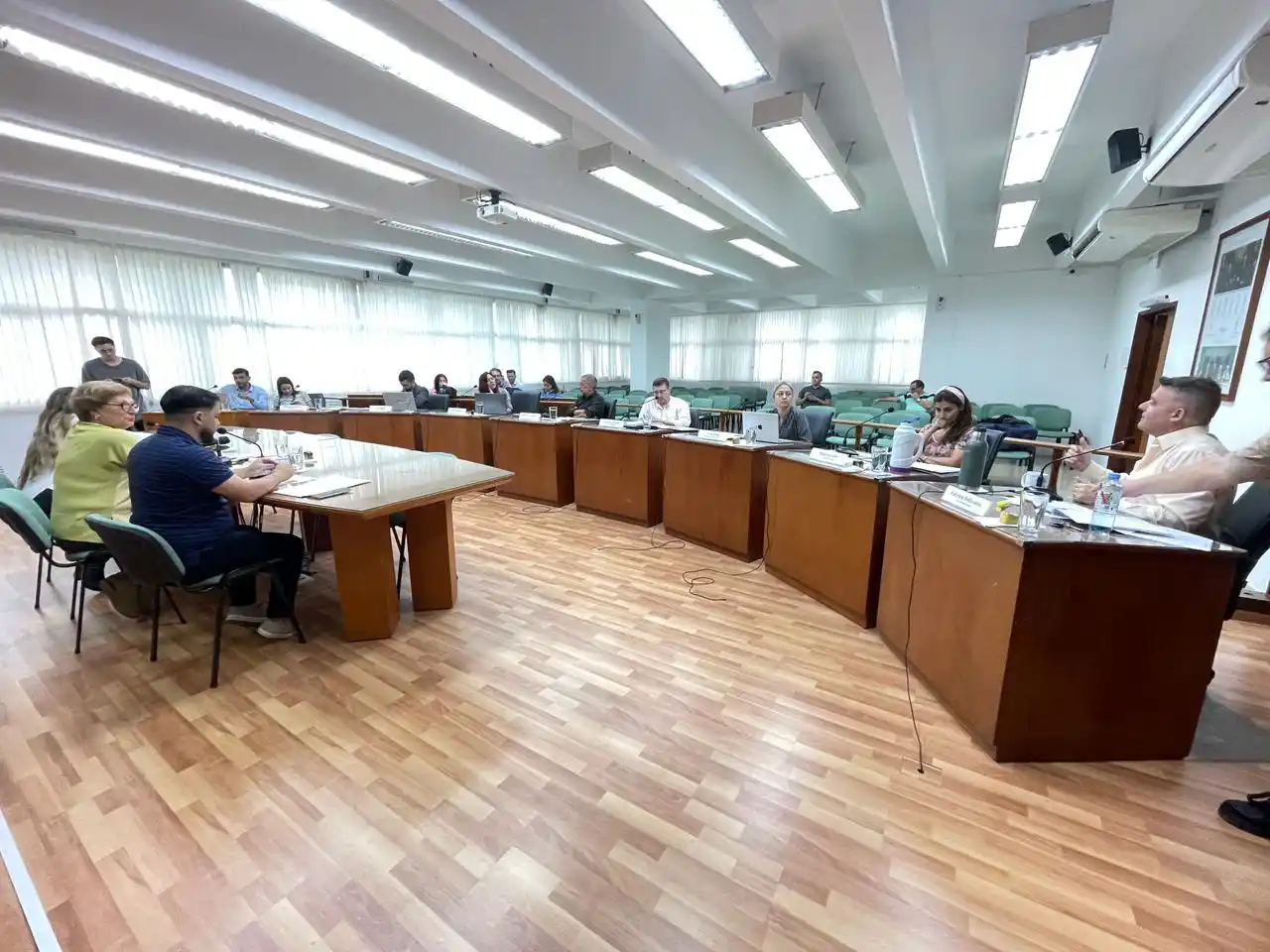 EN VIVO | Reunión en el Concejo: los ediles debaten un proyecto de LLA para reducir su sueldo