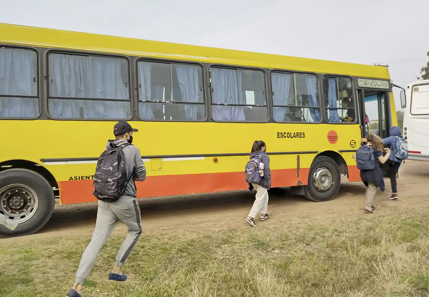 Comienza el período de presentación de documentación para prestadores del transporte escolar rural del Becario