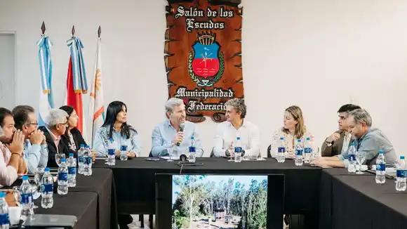 Frigerio se reunió con los gabinetes municipal y provincial en Federación