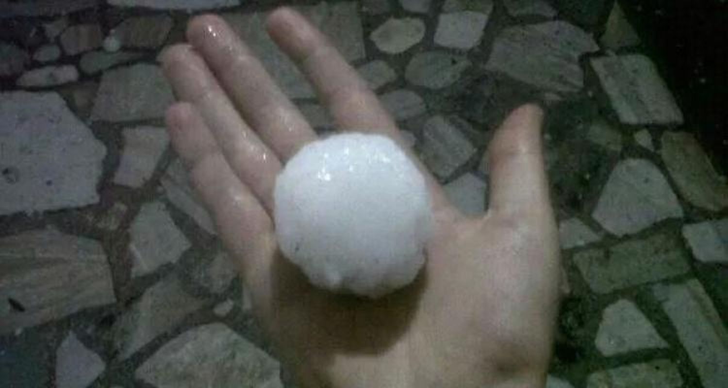 Cayó granizo en Gobernador Castro
