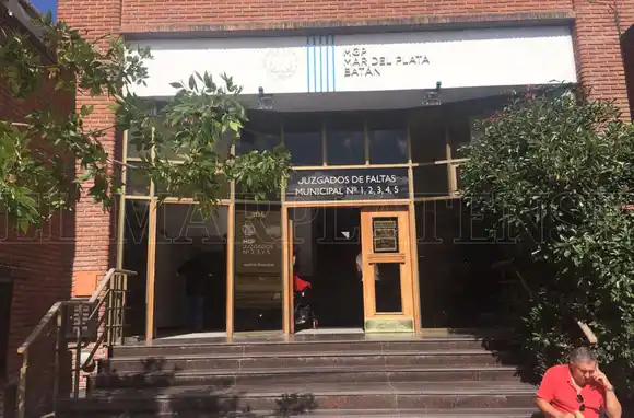 Presentó un 08 "trucho" para retirar el auto del juzgado de faltas