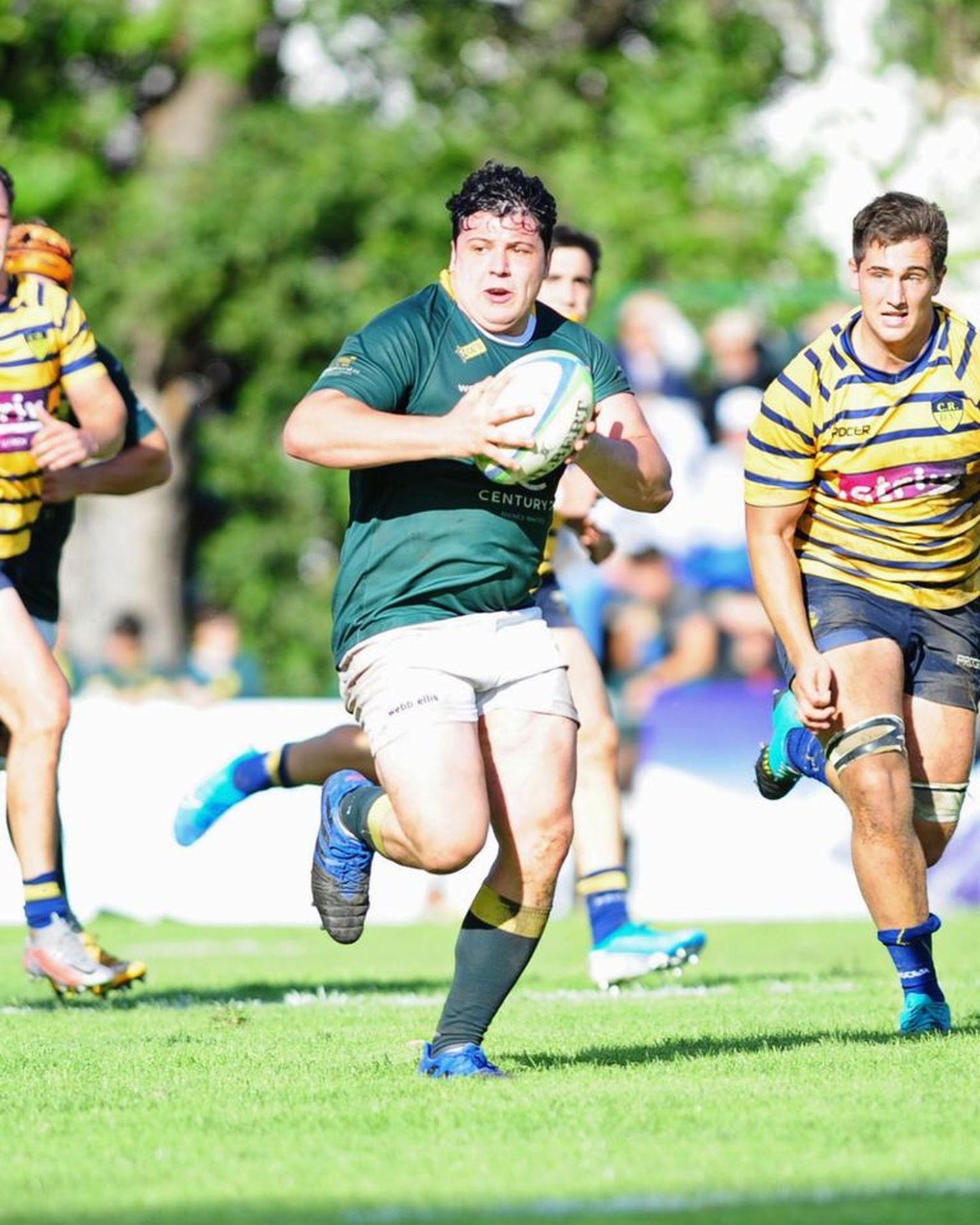 Newman y Alumni ganaron y son los punteros del torneo