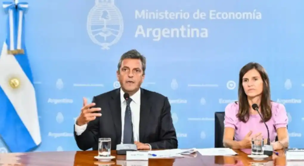 Massa y Raverta anunciaron un refuerzo para trabajadores informales de $94.000