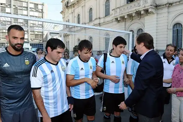 Bordet recibió a Los Murciélagos en la Semana de la Integración
