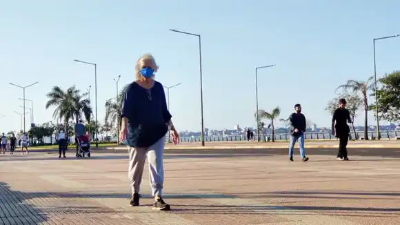 Estudio revela que la luz solar inactiva el coronavirus ocho veces más rápido de lo previsto