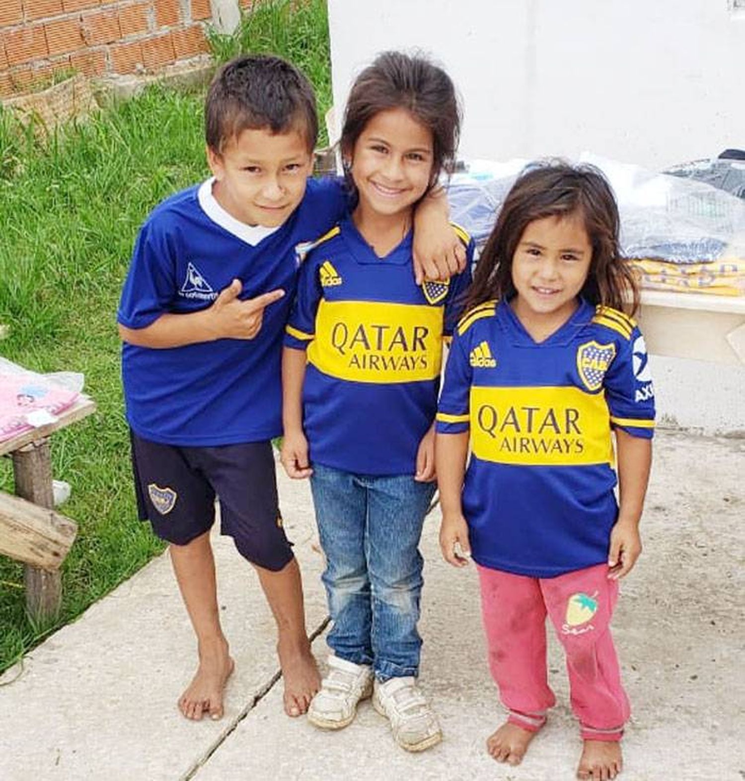 La Peña de Boca, su comedor  y donaciones de camisetas