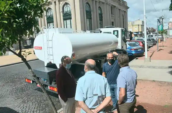 Lunghi presentó dos nuevas unidades para Obras Sanitarias