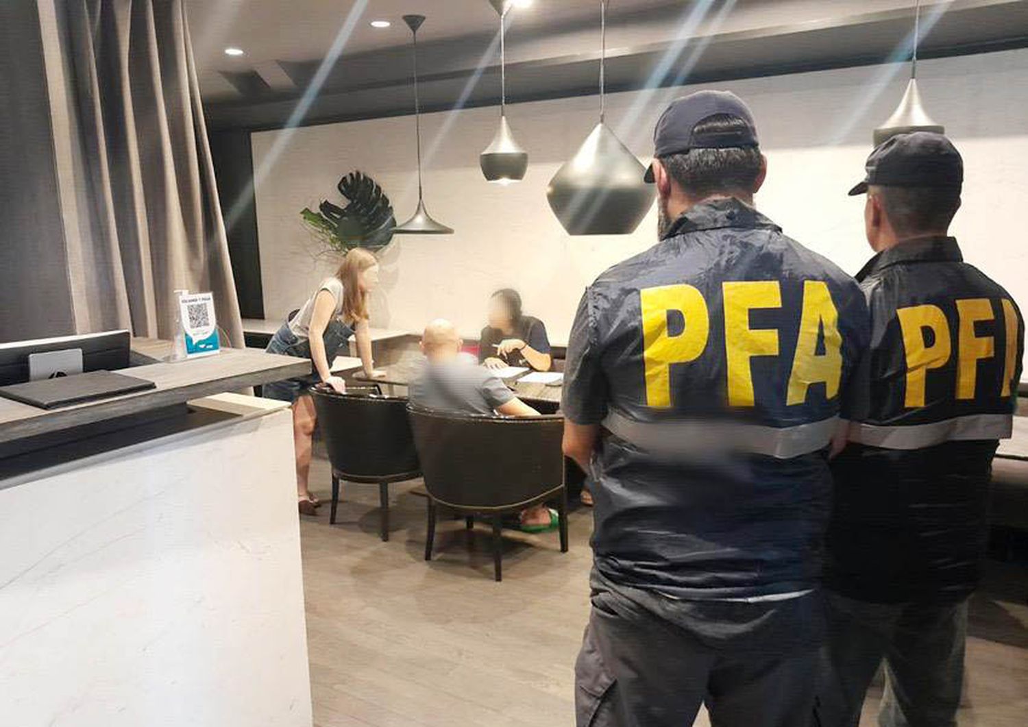 Allanamientos en Puerto Madero a raíz del ingreso al país de embarazadas desde Rusia