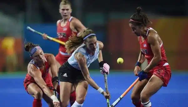 Las Leonas sufrieron una inesperada caída en el debut