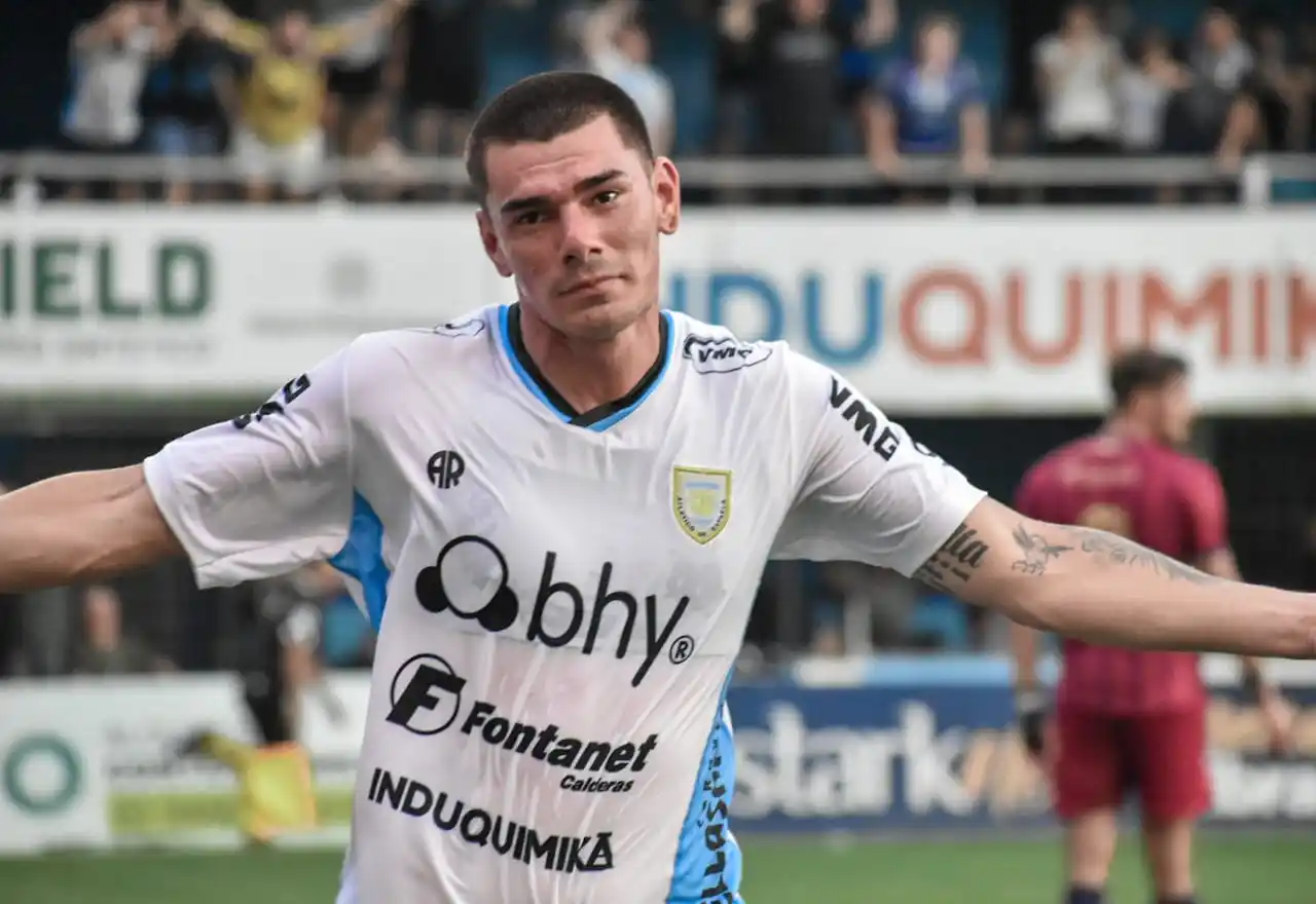 Ciro Leineker celebrando el único gol del encuentro. Crédito: Prensa AR.