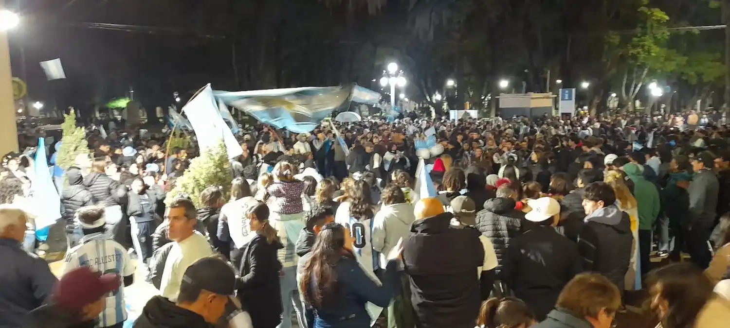 La derrota no apagó el sentimiento: Gualeguay salió a agradecerle a la Scaloneta