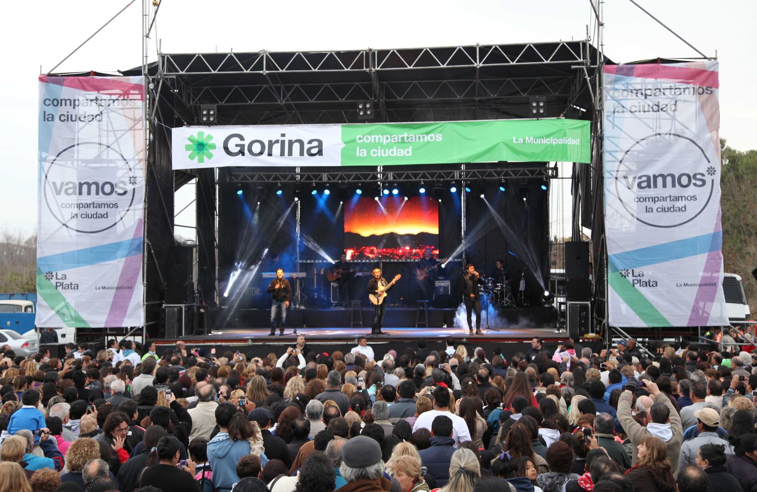 Aniversario de Gorina: Una multitud en el cierre con Los Nocheros