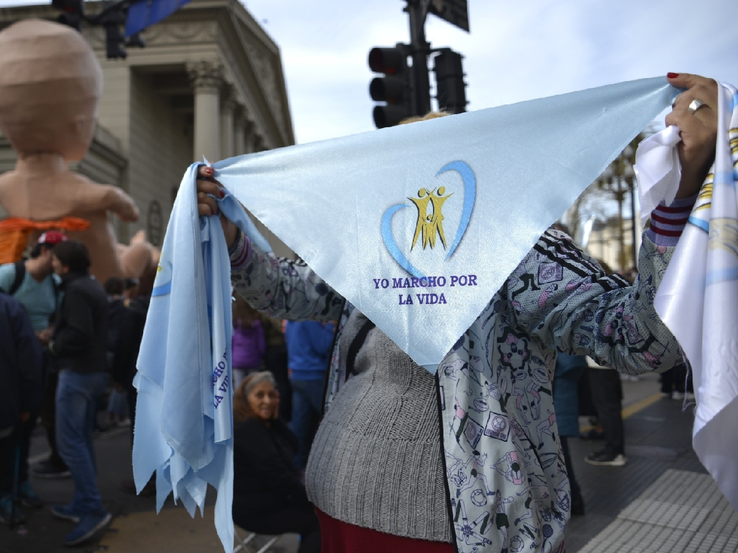 En contra del aborto legal: lanzan el bloque político "Partido Celeste"