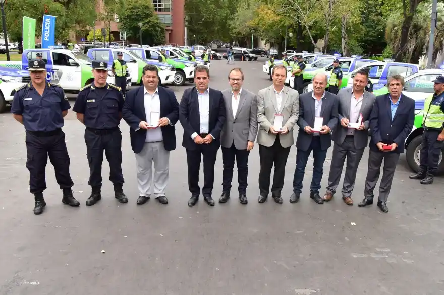 Ritondo entregó móviles policiales a intendentes del Conurbano