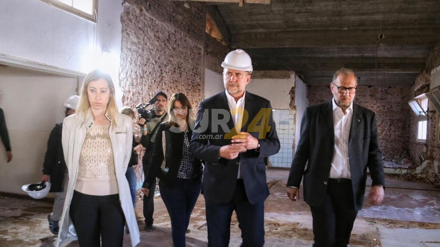 Perotti recorrió las obras de reforma y ampliación del Hospital “San Martín” de Firmat