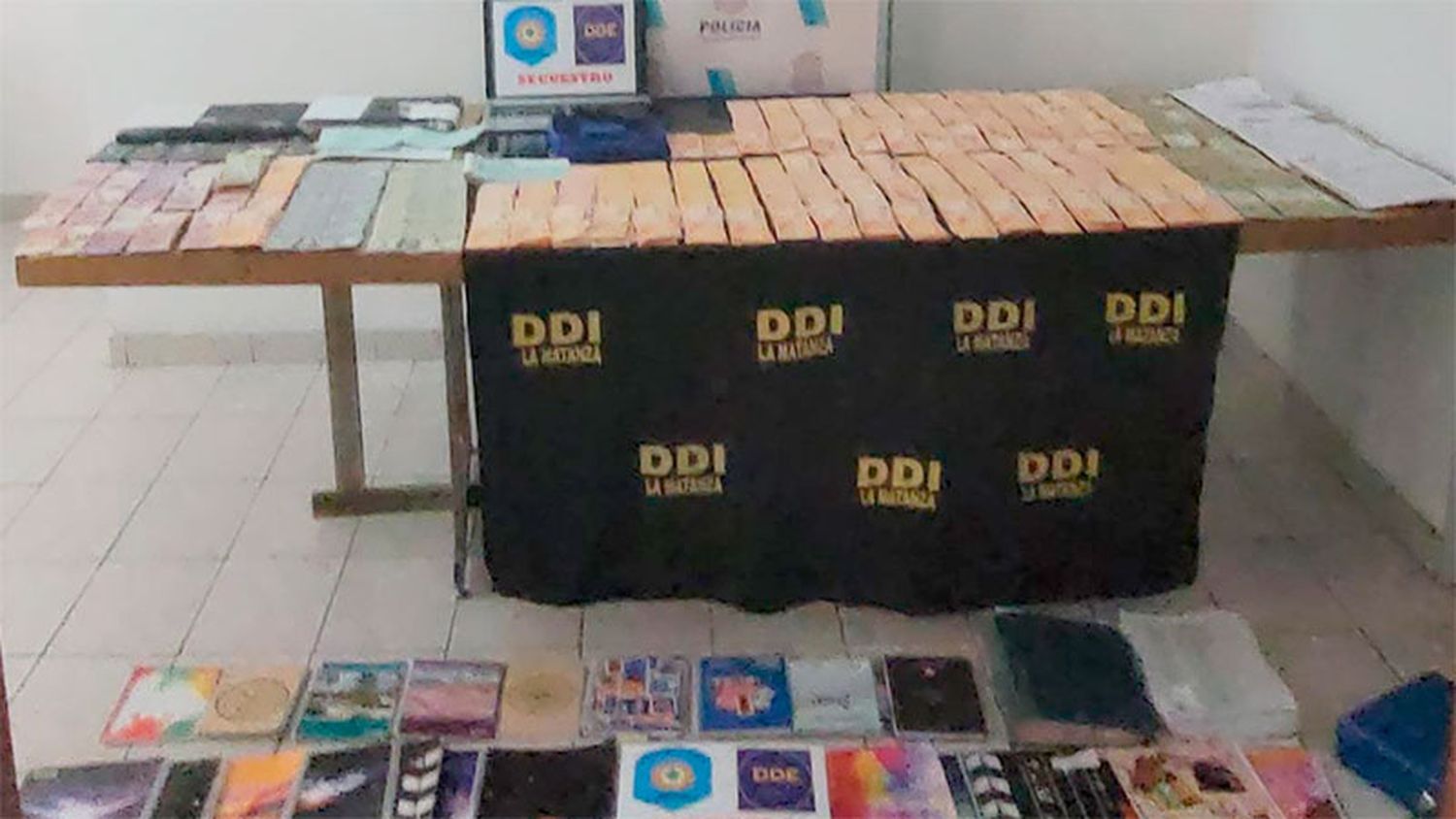 Tiraron al piso a una abuela de 84 años y le robaron 182.000 dólares