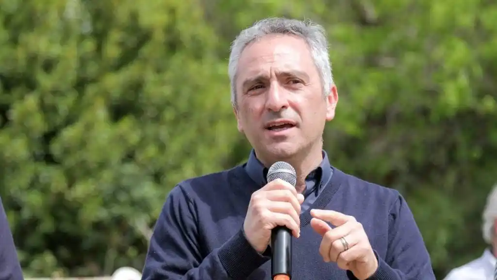 Andrés Larroque.