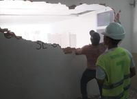 Con la obra del Polivalente casi terminada, derribaron la pared que separaba los edificios