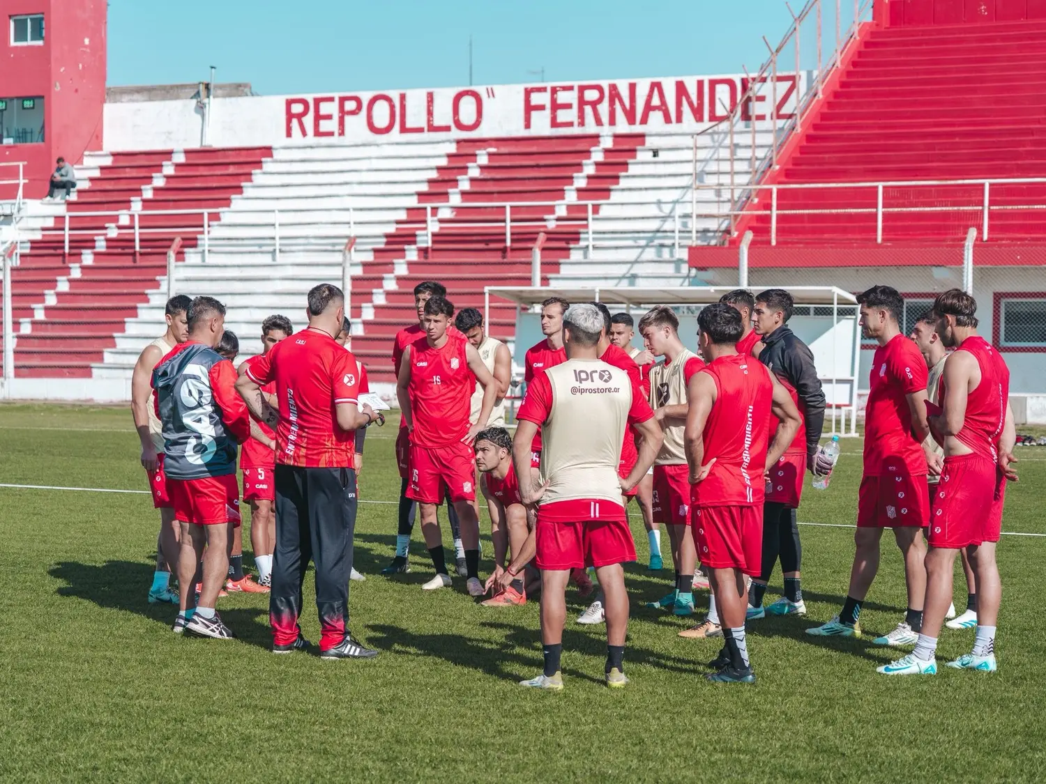 El León visita el domingo a las 15 a Douglas Haig a todo o nada por la clasificación. Foto:X de 9 de Julio