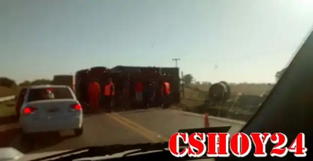 Un camión volcó en Ruta 51 a la altura de Capitán Sarmiento
