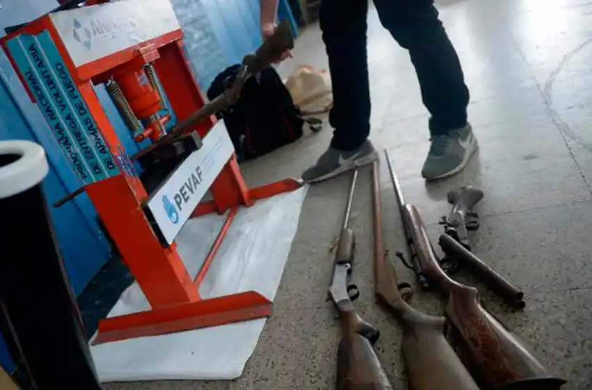 Crece el número de personas que cambian su arma por dinero