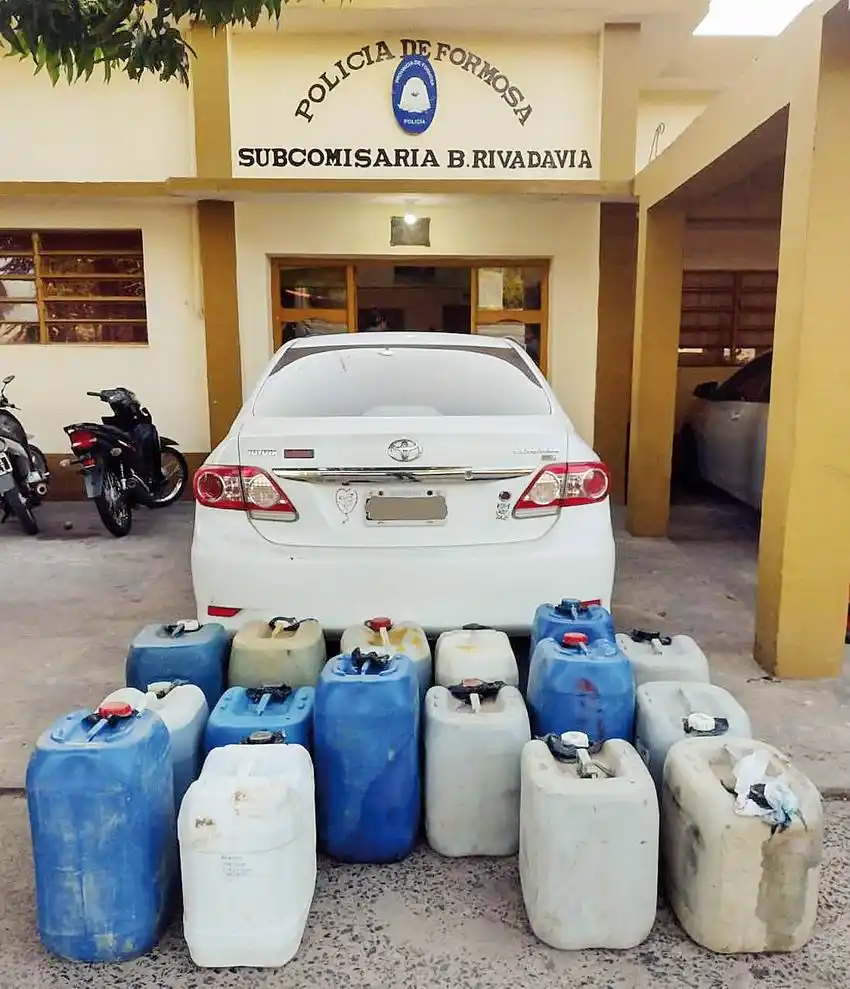 Llevaba más de 400 litros de combustible 
en el interior de un auto y fue demorado