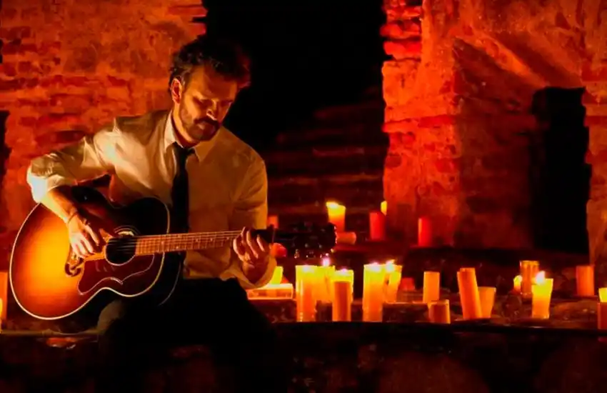 En medio de un show, Ricardo Arjona criticó el lenguaje inclusivo: «Yo tendría que saludar esta noche a todes, por ejemplo»