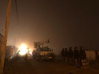 En un operativo con fuerte presencia policial, la Usina cortó la luz en la toma de La Movediza