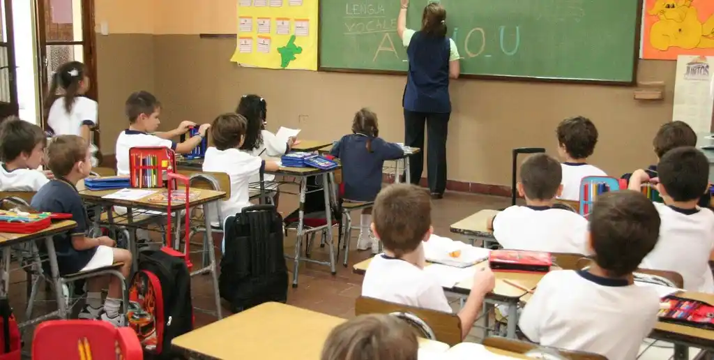 En la provincia de Santa Fe las cuotas de los colegios privados no están desreguladas