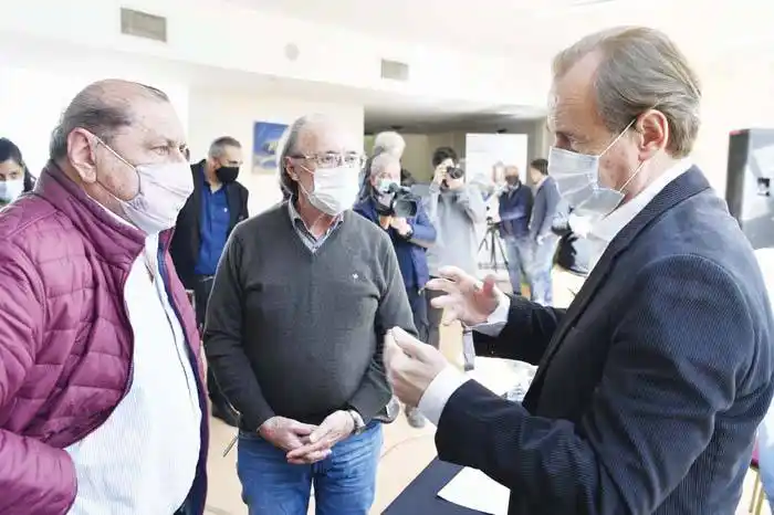 Bordet destacó el equilibrio de la  provincia y afirmó que el gobierno  �Sestá siempre de puertas abiertas⬝