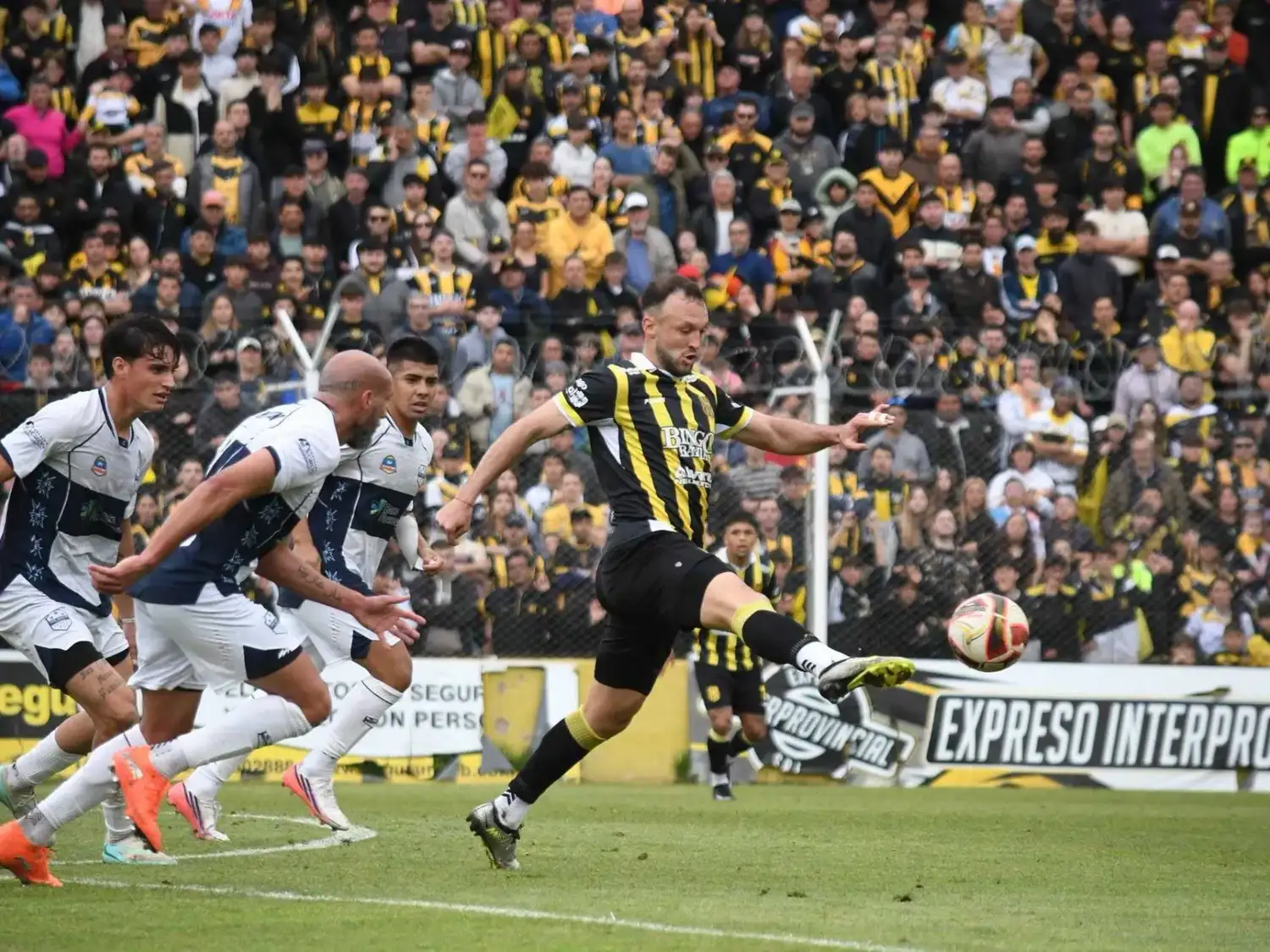 San Martín empató en la
semifinal de ida ante Olimpo
