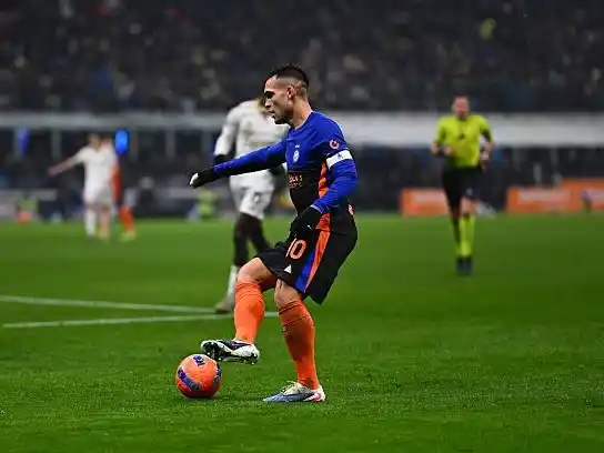 Inter remontó y aplastó a Pisa con gol de Lautaro