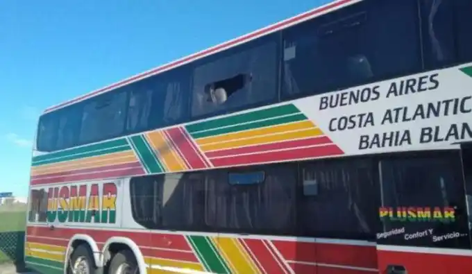 Mar del Plata: Tras la derrota con Godoy Cruz, atacaron a piedrazos al micro de Aldosivi e hirieron a un futbolista