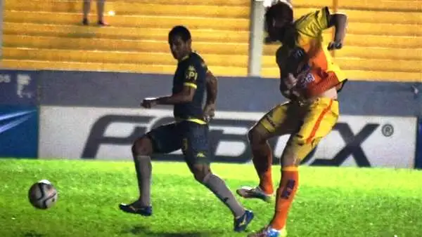 Cantó los 40