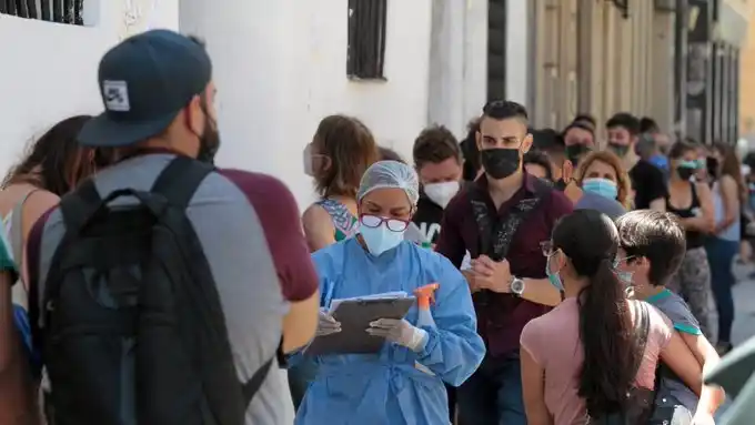 Covid en Argentina: 15 muertes y 7.623 nuevos casos