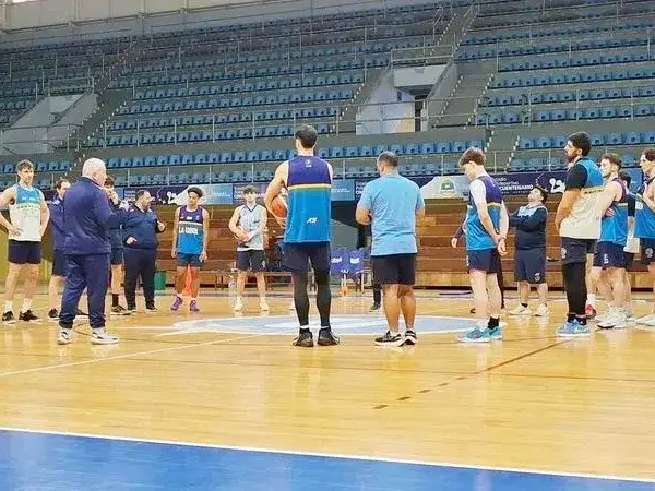 La Unión se presenta en el
Cincuentenario ante Racing