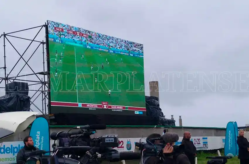 Los marplatenses madrugaron para alentar a la Selección