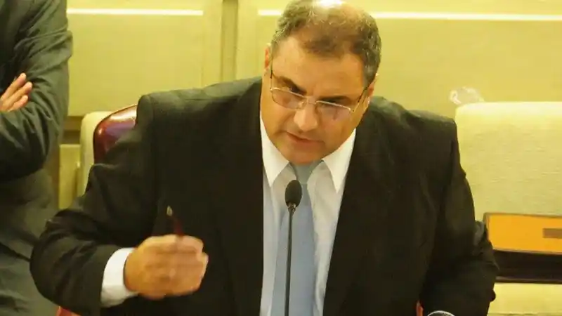 Ex diputado se convirtió en chofer de Uber por falta de trabajo