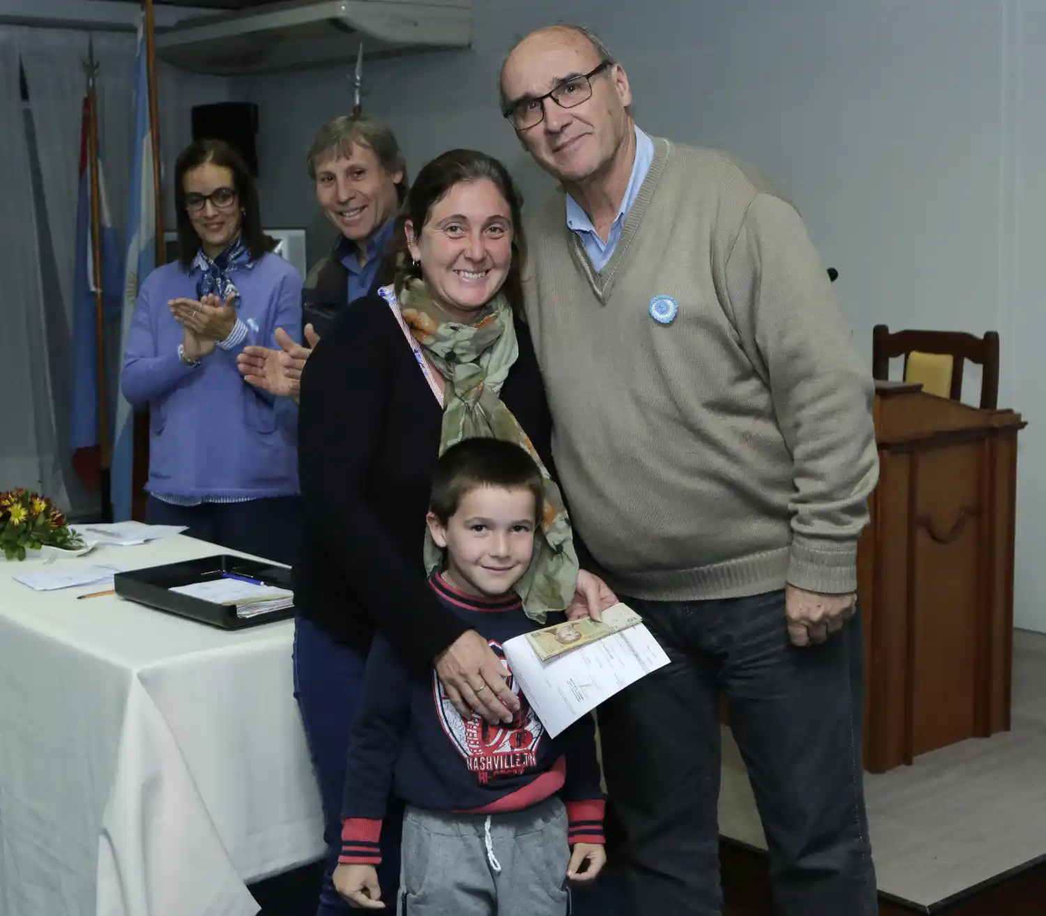 Entregaron más de setenta becas municipales a estudiantes de Urdinarrain