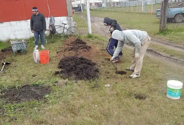 El fútbol infantil de Defensores del Oeste levanta un merendero