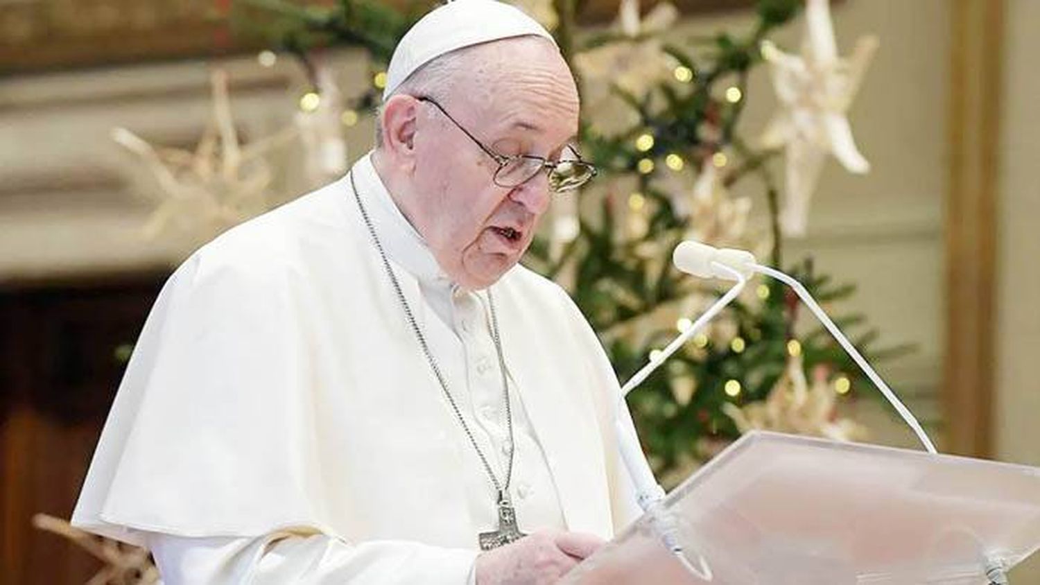 El Papa reduce el sueldo del personal del Vaticano para afrontar la crisis