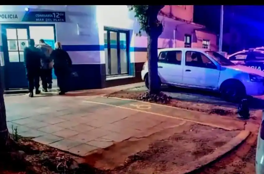 Le puso una tijera en el cuello a su pareja y la golpeó en el rostro