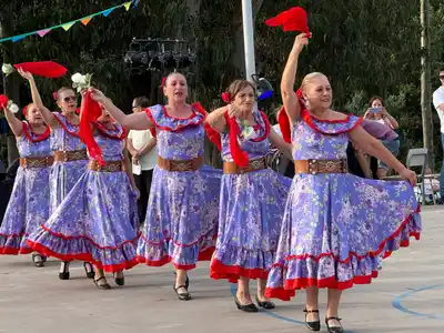 Cerro Leones volvió a celebrar su identidad y memoria en la Fiesta Popular del Picapedrero.