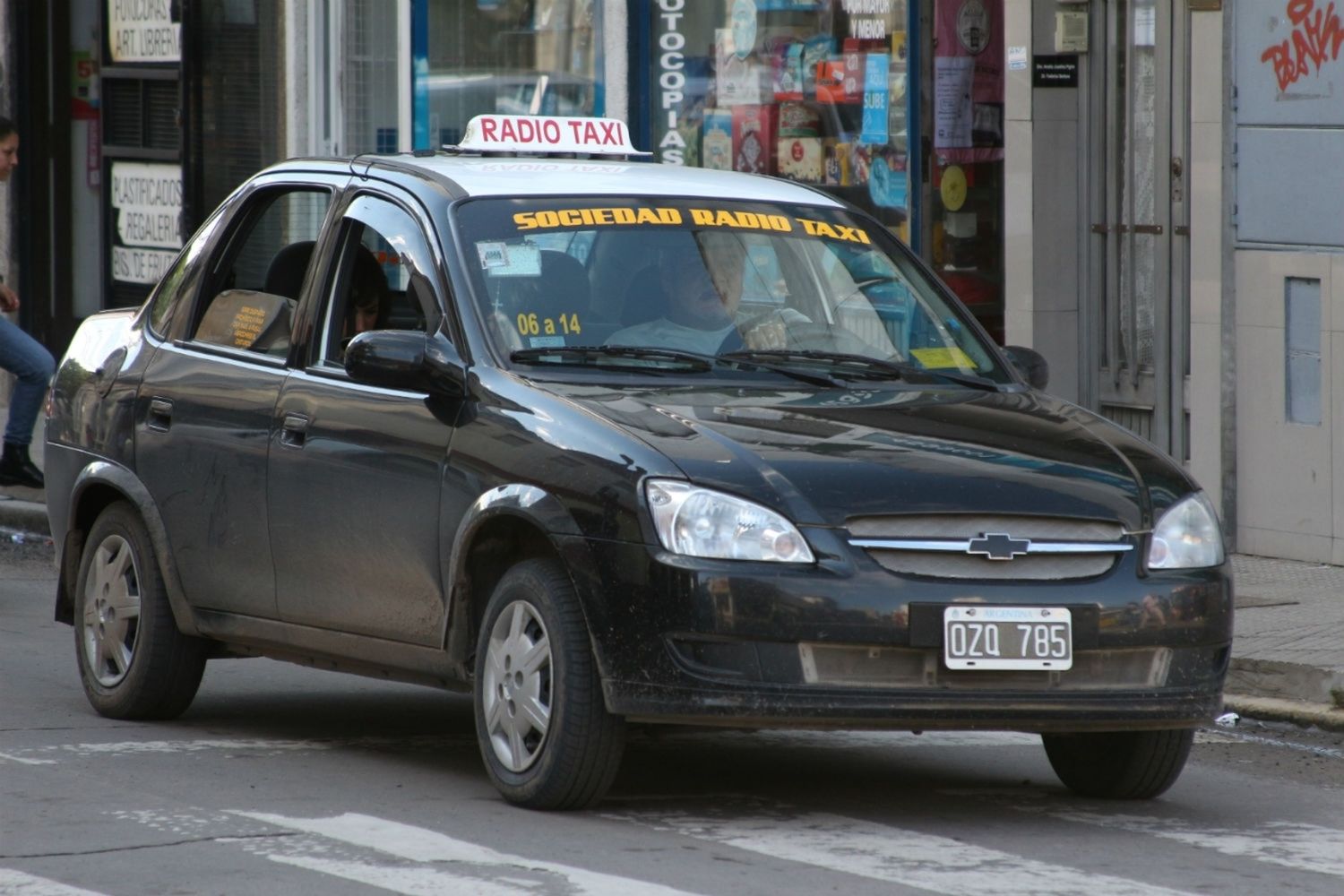 Detuvieron a una pareja de adolescentes tras asaltar a un taxista
